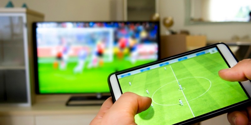 Trải nghiệm xem bóng đá trên TV và điện thoại có nhiều khác biệt